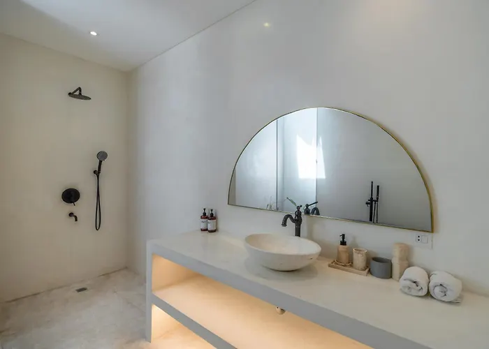 Eliad - Charming 3 Bedroom Mediterranean In Berawa * Canggu