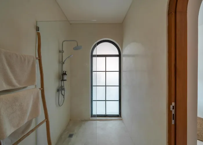Eliad - Charming 3 Bedroom Mediterranean In Berawa Canggu