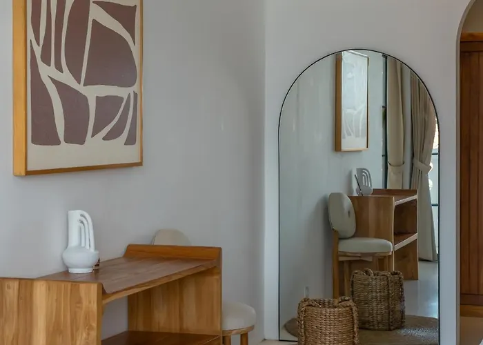 Eliad - Charming 3 Bedroom Mediterranean In Berawa Villa