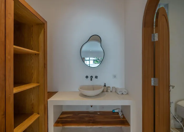 Villa Eliad - Charming 3 Bedroom Mediterranean In Berawa Canggu