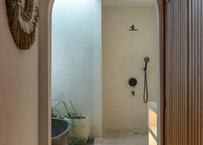 Eliad - Charming 3 Bedroom Mediterranean In Berawa Villa *