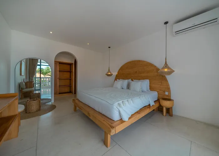 Eliad - Charming 3 Bedroom Mediterranean In Berawa Villa