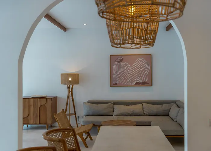 Eliad - Charming 3 Bedroom Mediterranean In Berawa Villa *