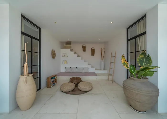 Eliad - Charming 3 Bedroom Mediterranean In Berawa *