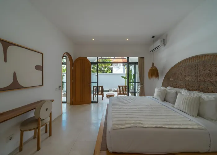 Eliad - Charming 3 Bedroom Mediterranean In Berawa Villa *