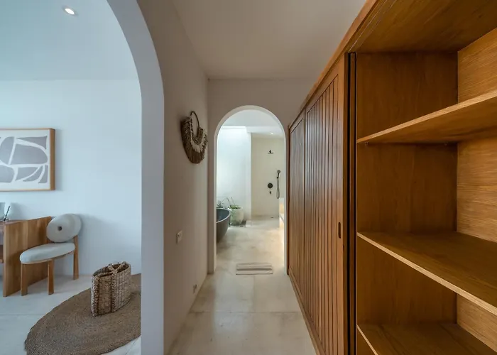 Eliad - Charming 3 Bedroom Mediterranean In Berawa Canggu