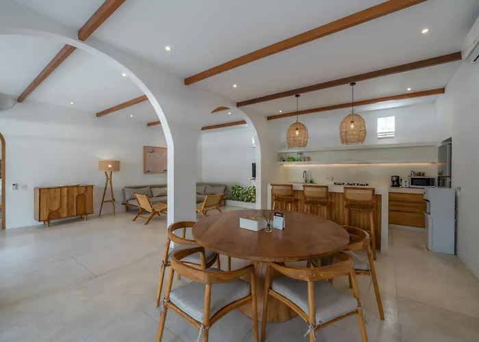 Eliad - Charming 3 Bedroom Mediterranean In Berawa