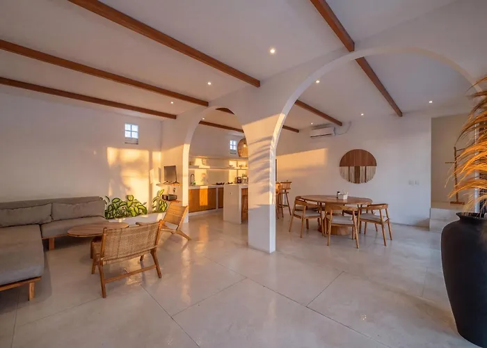 Eliad - Charming 3 Bedroom Mediterranean In Berawa Villa